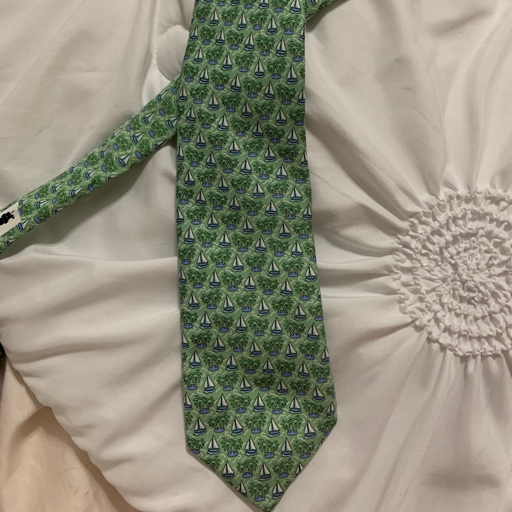 Vineyard Vines Sailboat tie worn once
